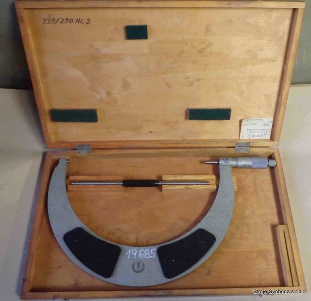 Mikrometr 225-250 (19685 (1).jpg)